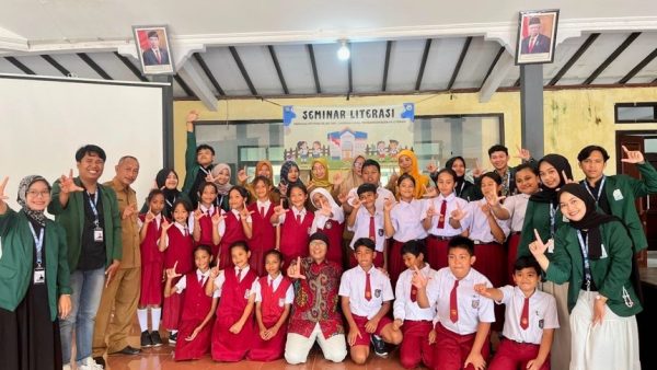 Kelompok 329 KKN UIN Sunan Kalijaga Yogyakarta Gelar Seminar Literasi di Balai Desa Tanggulturus