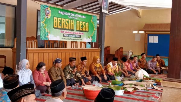 BERSIH DESA TANGGULTURUS SEBAGAI WUJUD SYUKUR MASYARAKAT